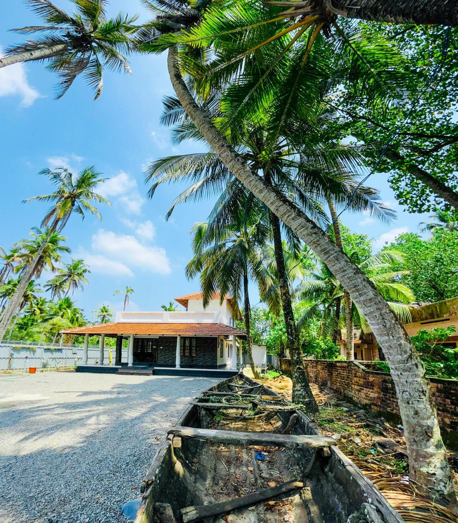 Riverrootsstays Homestay Mundrothuruth