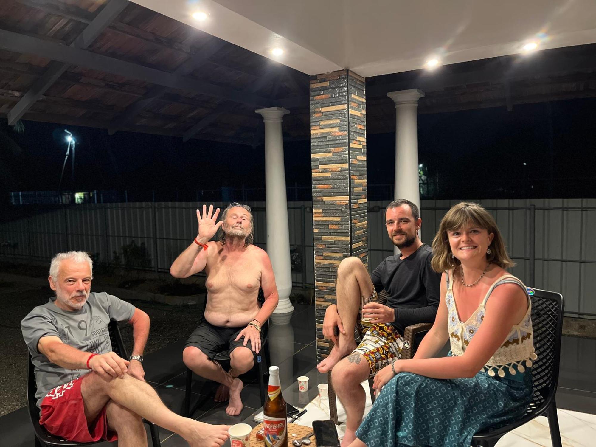 Riverrootsstays * Mundrothuruth