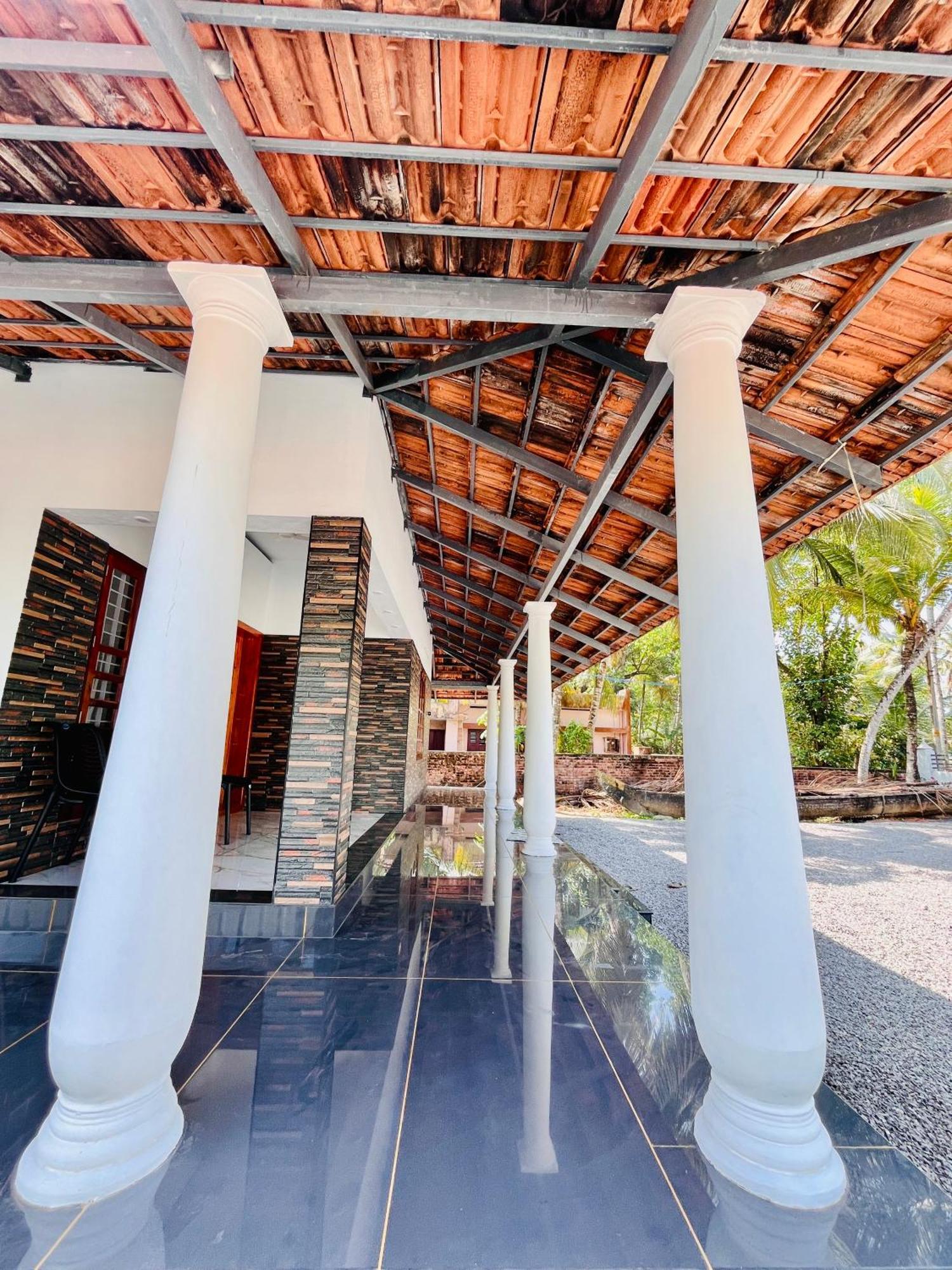 Homestay Riverrootsstays Mundrothuruth