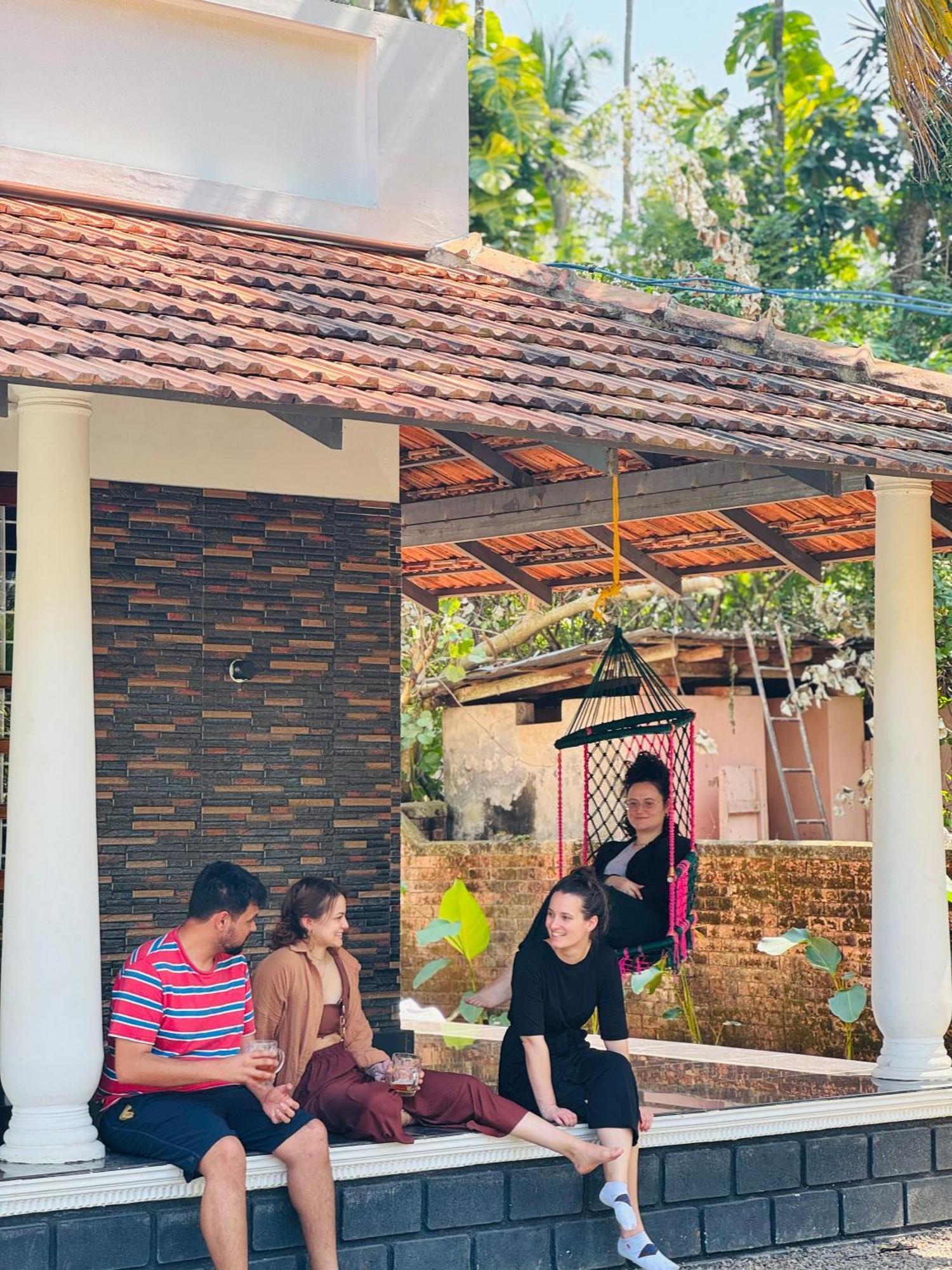 Riverrootsstays Mundrothuruth
